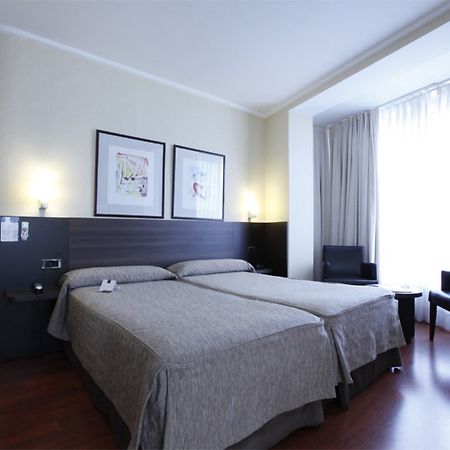 Hotel Yoldi Памплона Экстерьер фото