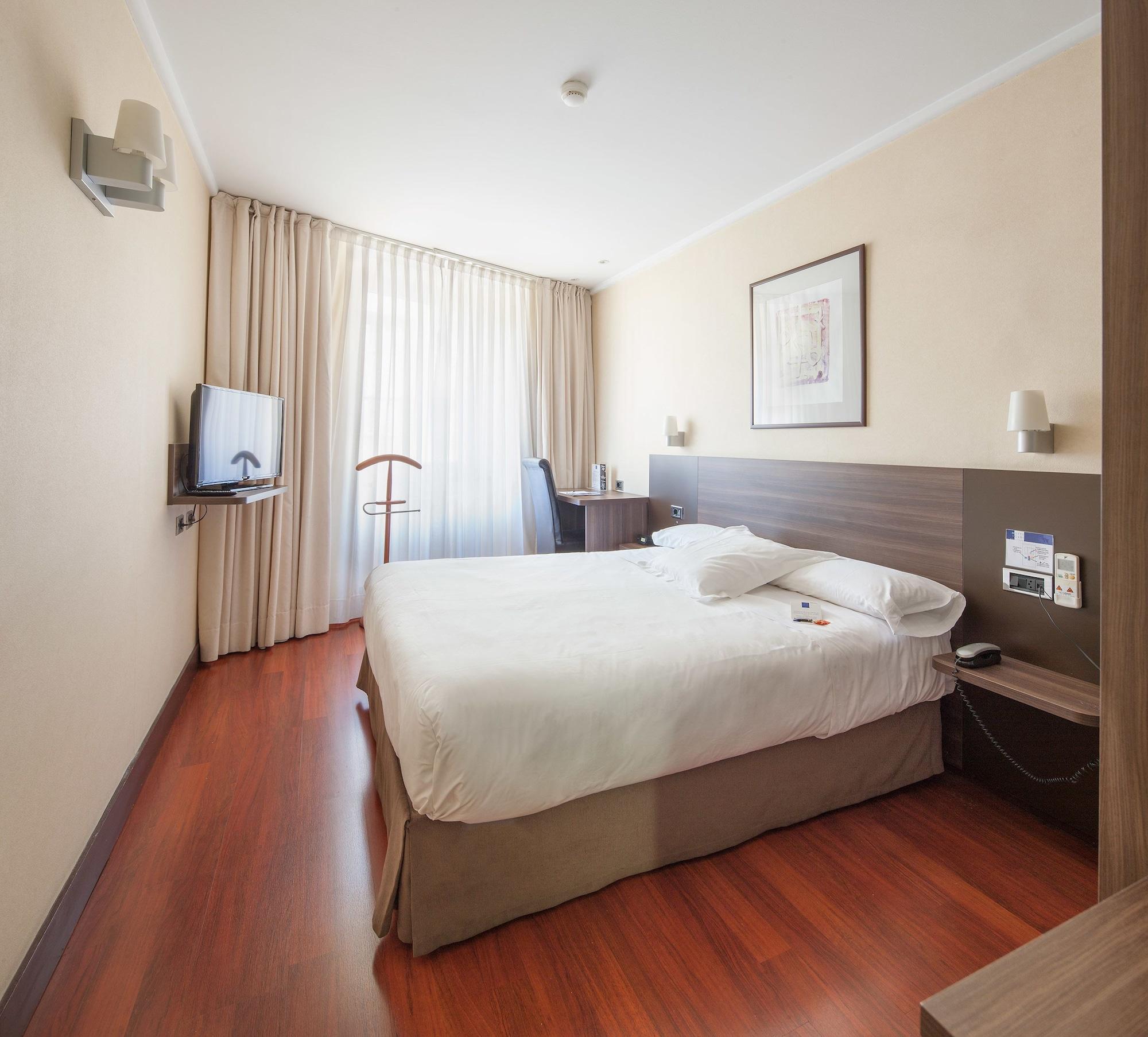Hotel Yoldi Памплона Экстерьер фото
