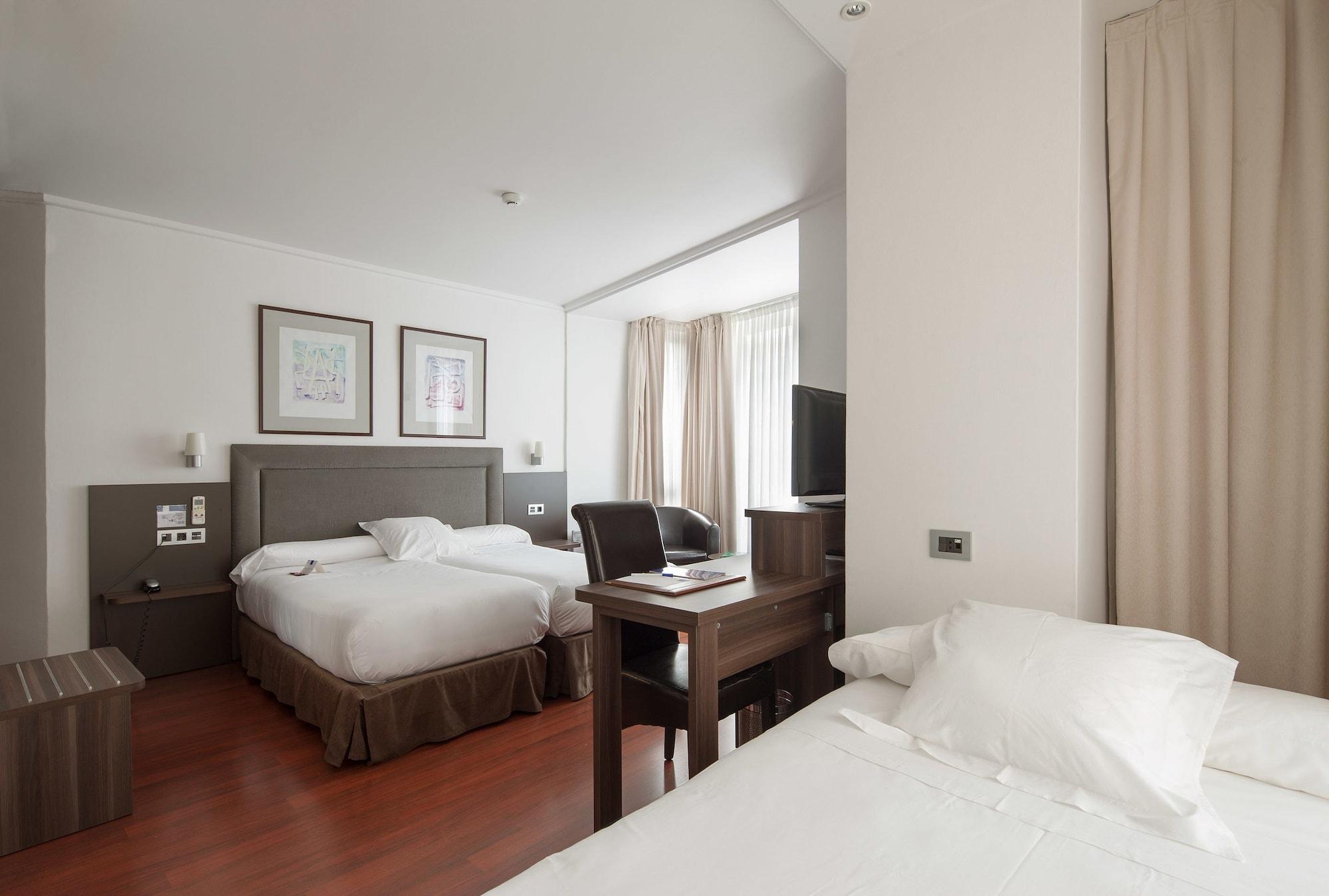 Hotel Yoldi Памплона Экстерьер фото