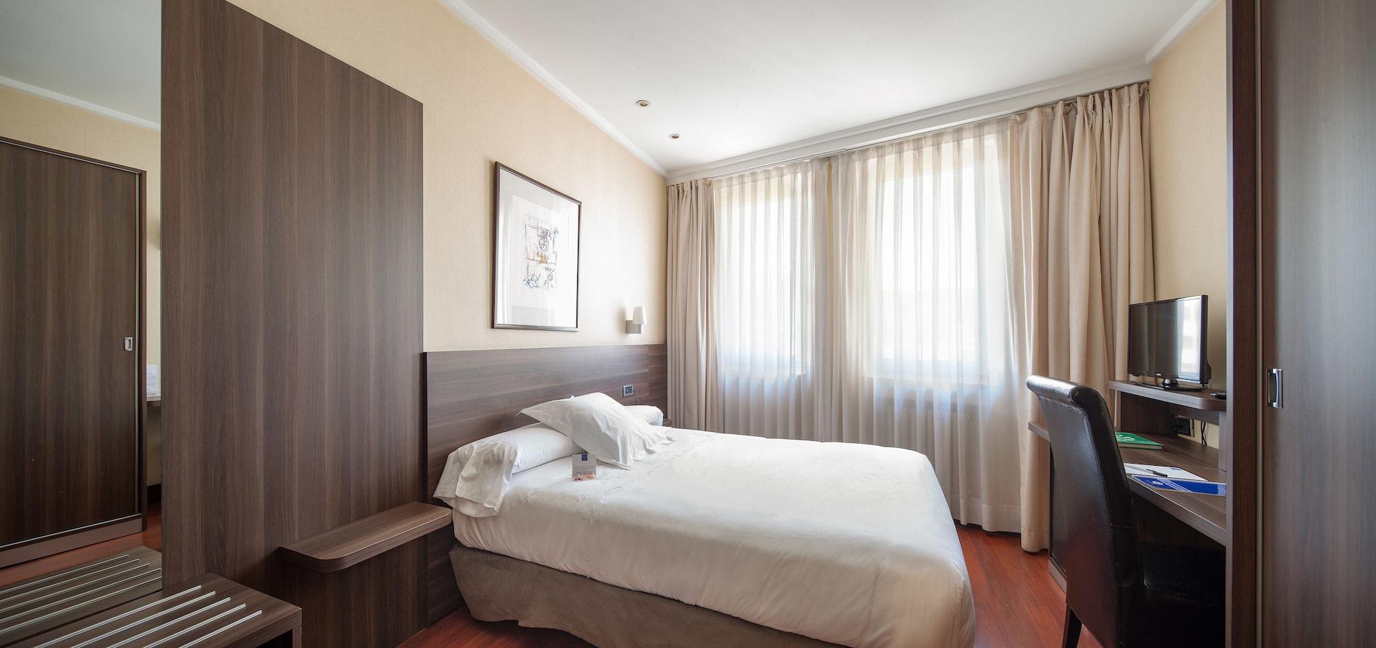 Hotel Yoldi Памплона Экстерьер фото
