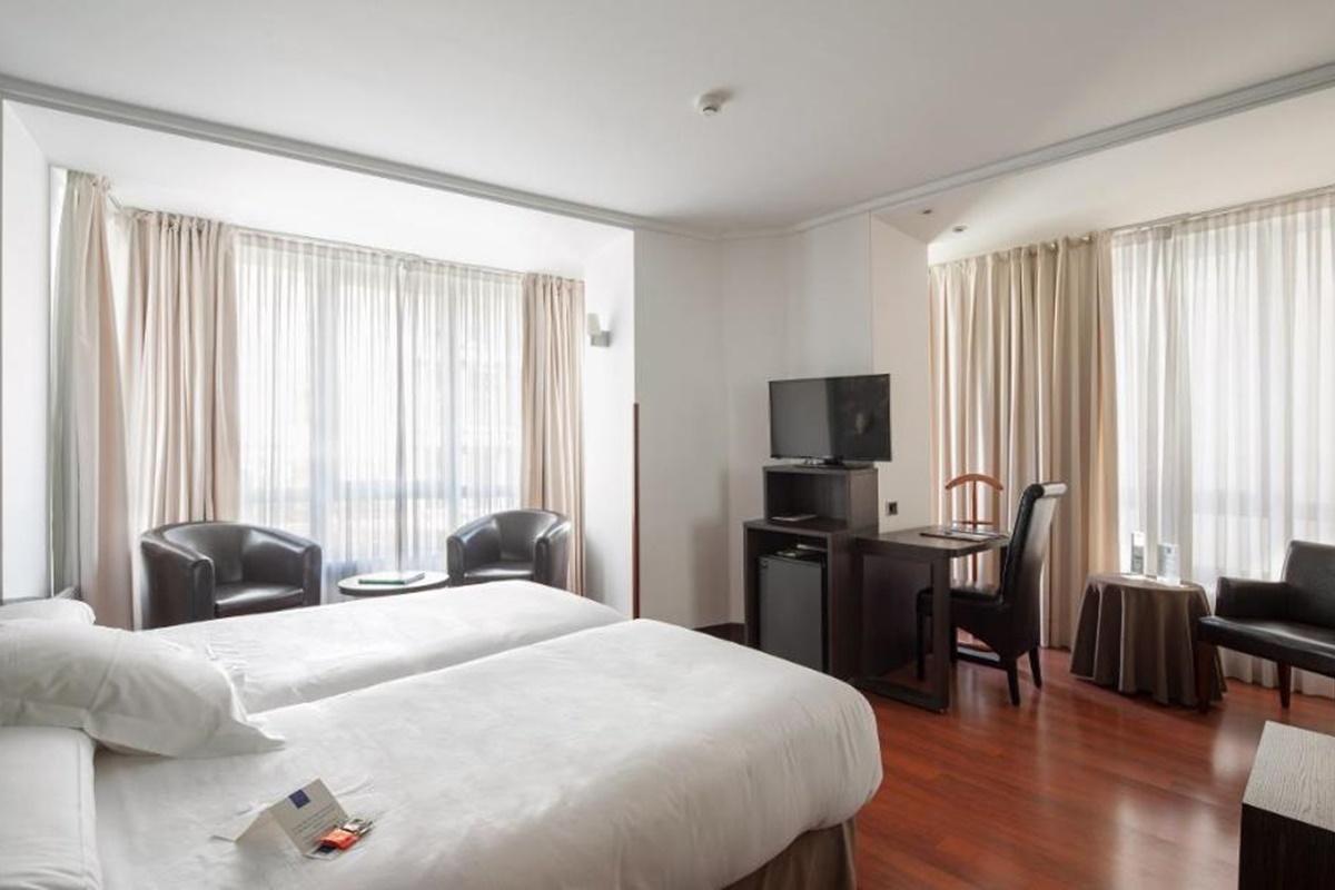 Hotel Yoldi Памплона Экстерьер фото