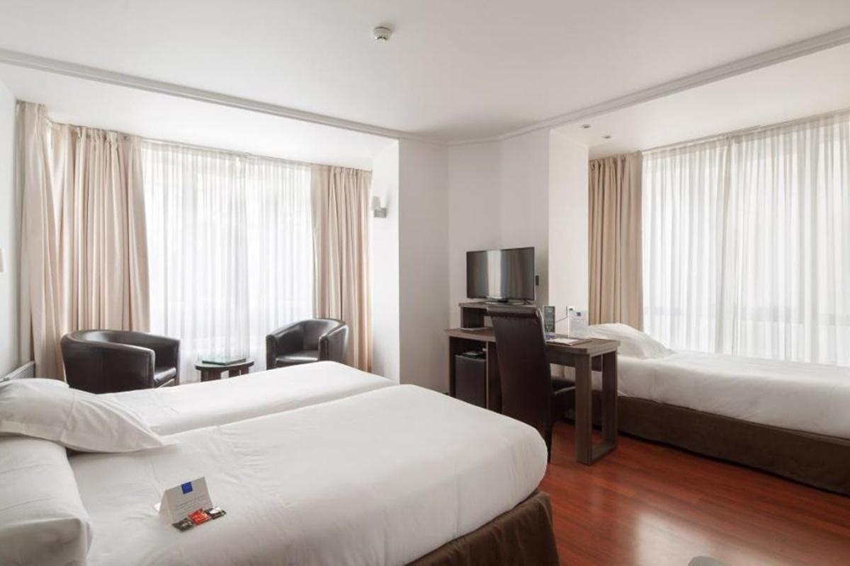 Hotel Yoldi Памплона Экстерьер фото