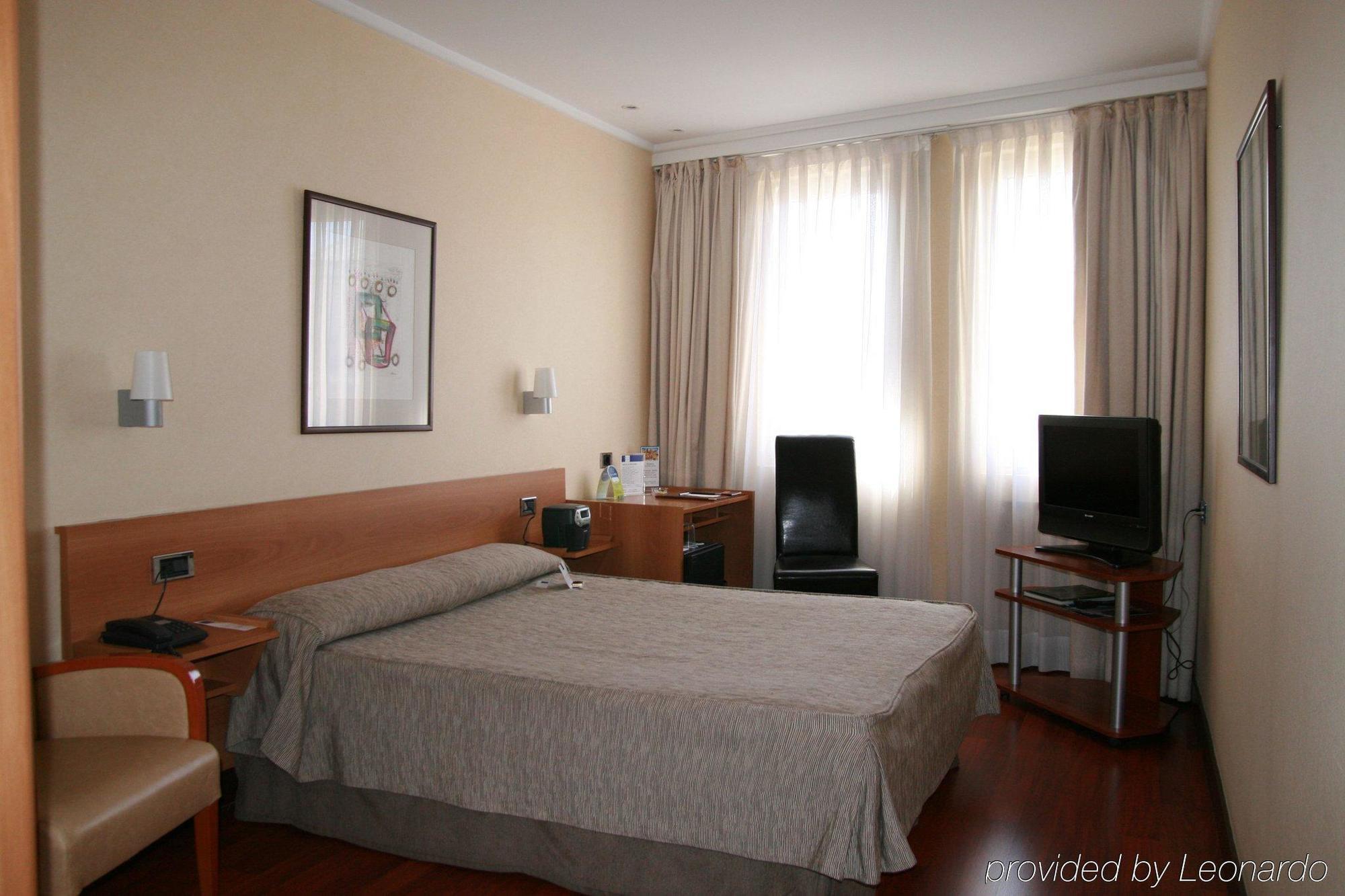 Hotel Yoldi Памплона Номер фото