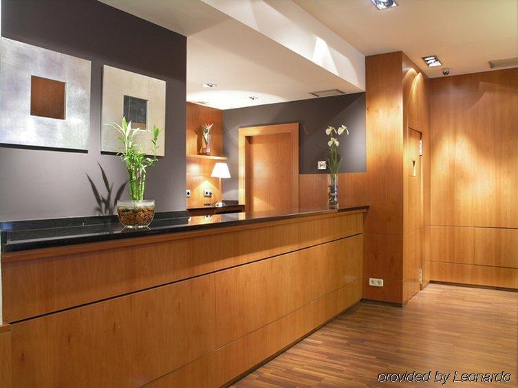 Hotel Yoldi Памплона Интерьер фото