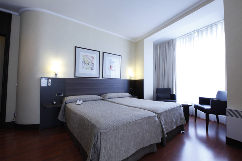 Hotel Yoldi Памплона Экстерьер фото