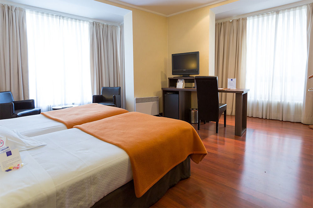 Hotel Yoldi Памплона Экстерьер фото