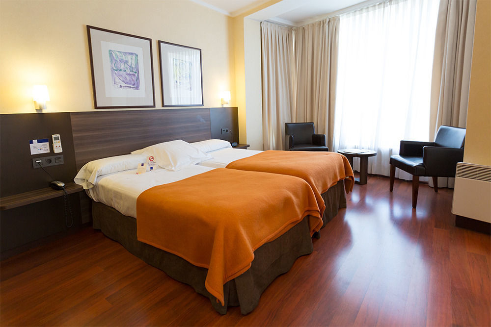 Hotel Yoldi Памплона Экстерьер фото