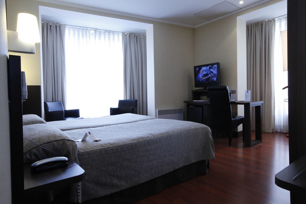 Hotel Yoldi Памплона Экстерьер фото