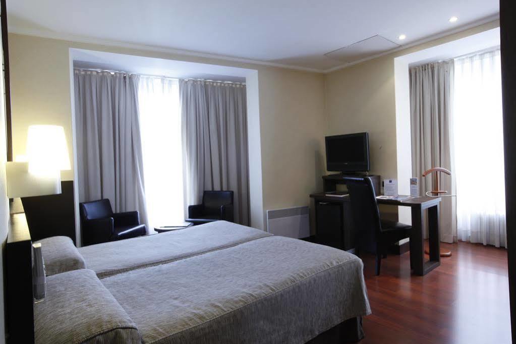 Hotel Yoldi Памплона Экстерьер фото