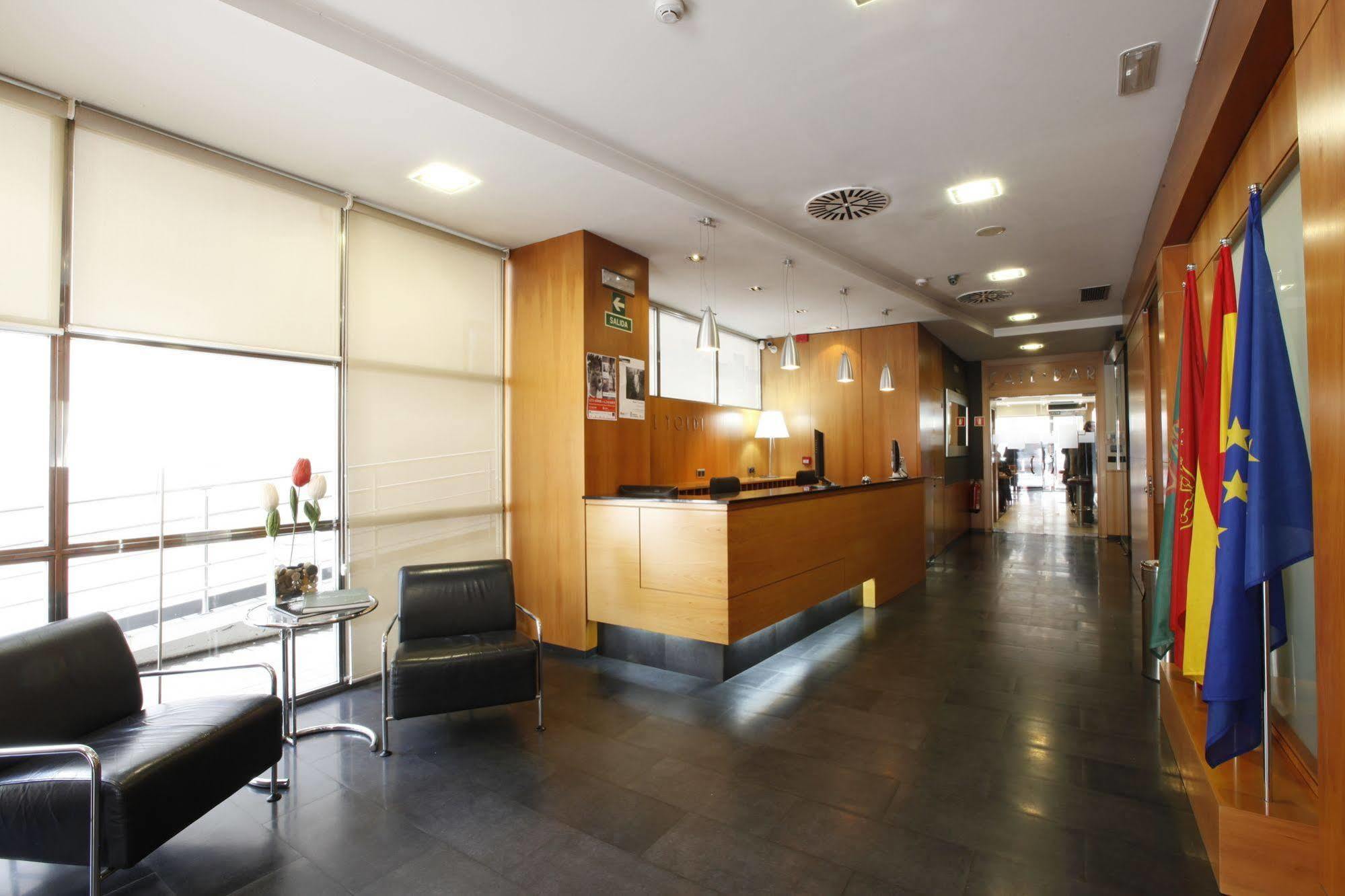 Hotel Yoldi Памплона Экстерьер фото