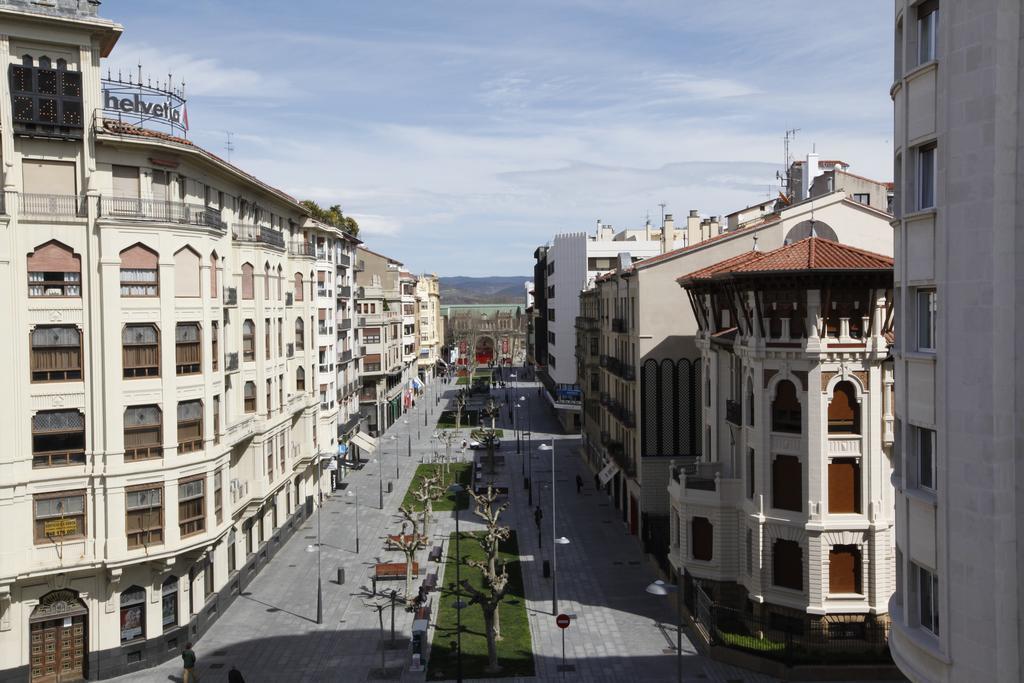 Hotel Yoldi Памплона Экстерьер фото